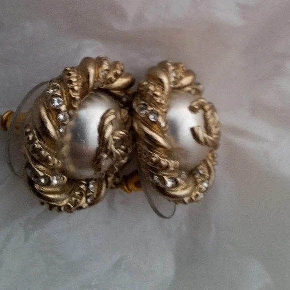 CHANEL earrings - Picture 6 of 8